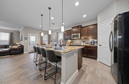 Boerne House | Luxury Retreat - Hot Tub, Game Room, Arcade, Pet-Friendly, Minutes to Fiesta TX