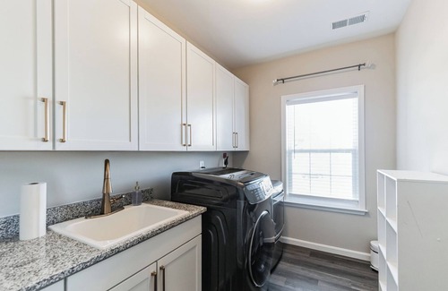 Winchester House | Luxury Retreat w/Chef's Kitchen Grill & Fireplace