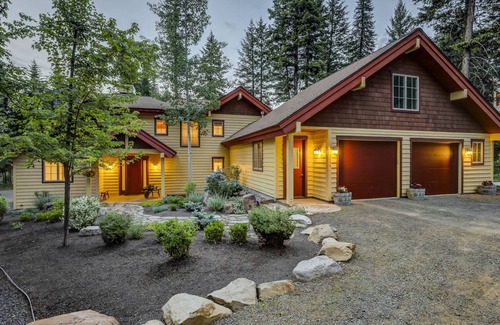 McCall House | Luxury Retreat w/Guest House on Secluded Pond w/TOYS - Kayaks, SUP's, & Canoe | EV Charger