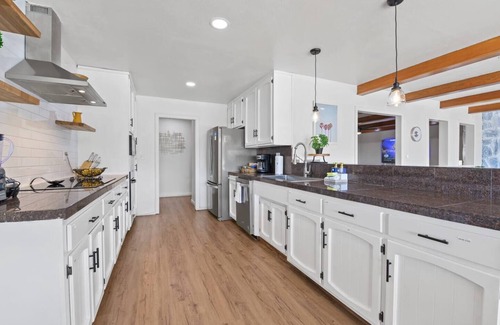 Bonita House | Luxury Retreat w/Infinity Pool & Sunset Views!