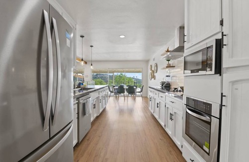 Bonita House | Luxury Retreat w/Infinity Pool & Sunset Views!