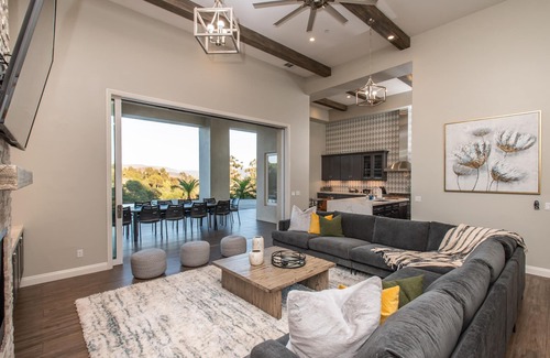 Escondido House | Luxury Retreat w/Views: Putting Green/Game Room/Infinity Pool & More!