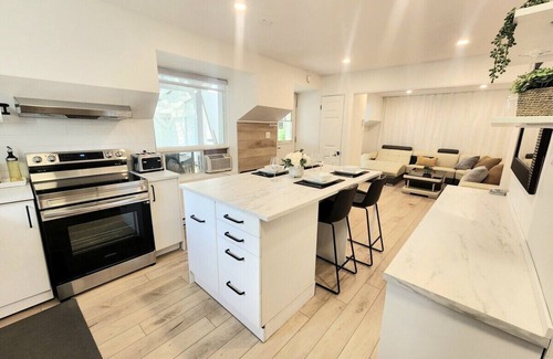Quartier 5-4 Apartment | Luxury Retreat with Hot Tub | EV Charger & Parking