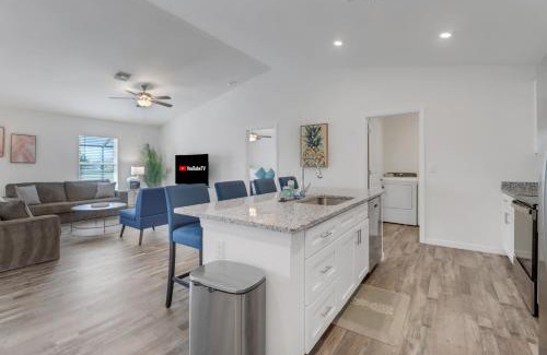 Mariner House | Luxury Retreat with Heated Saltwater Pool and Big Patio Perfect for 2 families