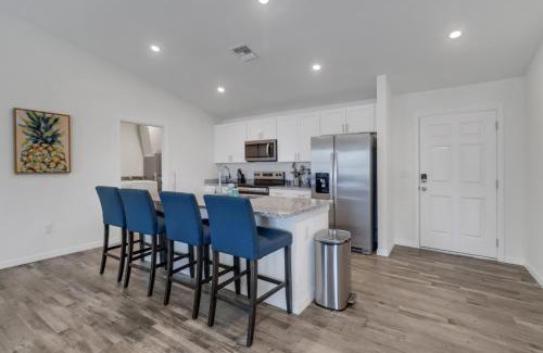 Mariner House | Luxury Retreat with Heated Saltwater Pool and Big Patio Perfect for 2 families