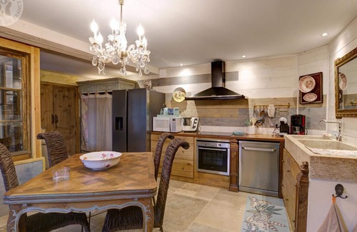Jure Cottage | Luxury Retreat with Heated Pool, Spa & Sauna in Serene Countryside