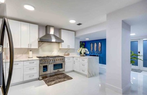 Cutler Bay House | Luxury Retreats with Pool & Entertainment Amenities