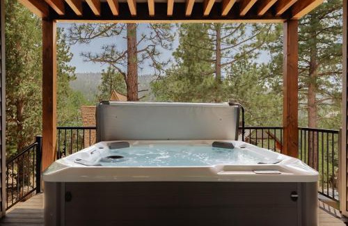 Upper Moonridge House | Luxury Ridgecrest Resort 4BR