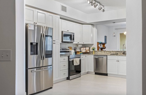 Merritt Island Apartment | Luxury River Front Secluded Condo w Resort Amenities