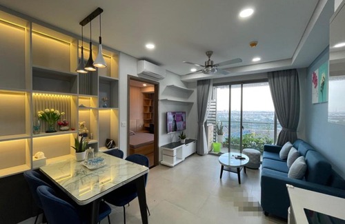 District 7 Apartment | Luxury River Panorama View for 5 - Rooftop Infinity Pool + Sauna Near Q1 + SECC