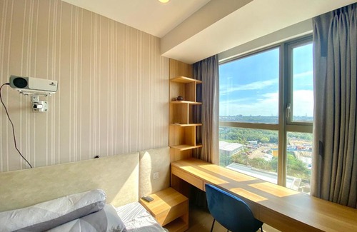 District 7 Apartment | Luxury River Panorama View for 5 - Rooftop Infinity Pool + Sauna Near Q1 + SECC