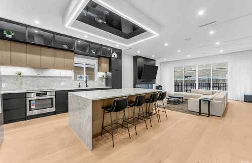 Surrey House | Luxury River View Home
