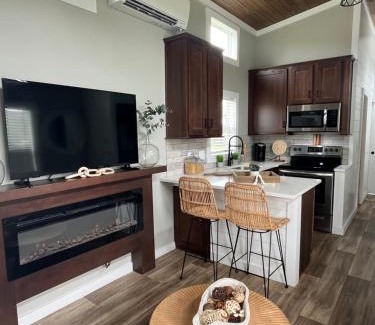 Knox County House | Luxury Riverfront Tiny House- AMAZING VIEWS- #111