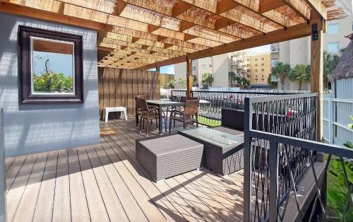 West Little Havana House | Luxury RiverFront By Renzzi