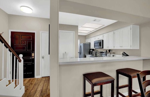 New Braunfels Condo | Luxury Riverfront Condo 1 BLK to Schlitterbahn!