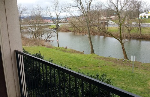 Sevierville Condo | Luxury Riverfront Condo in Perfect Location near Tanger Outlets