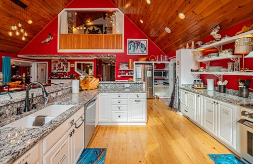Friendsville Cabin | Luxury Riverfront Lodge sleeps 25 w/Heated Pool, Great for Family Reunions