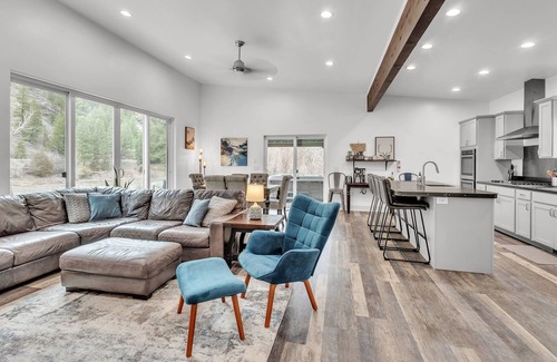 Missoula Cabin | Luxury Riverfront Retreat on Montana's Iconic Blackfoot River with Hot Tub