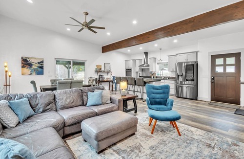 Missoula Cabin | Luxury Riverfront Retreat on Montana's Iconic Blackfoot River with Hot Tub
