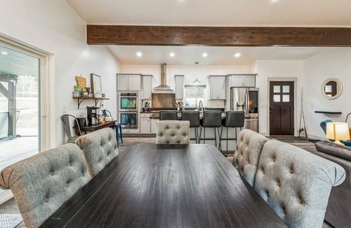 Missoula Cabin | Luxury Riverfront Retreat on Montana's Iconic Blackfoot River with Hot Tub