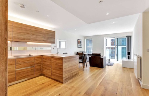 Woolwich Riverside Apartment | Luxury riverside apartment- directly overlooking river