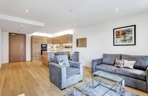 Woolwich Riverside Apartment | Luxury riverside apartment- directly overlooking river