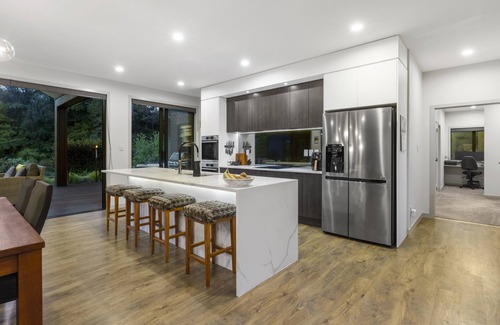 Lower Kaimai House | Luxury Riverside Retreat- 4 Bedroom