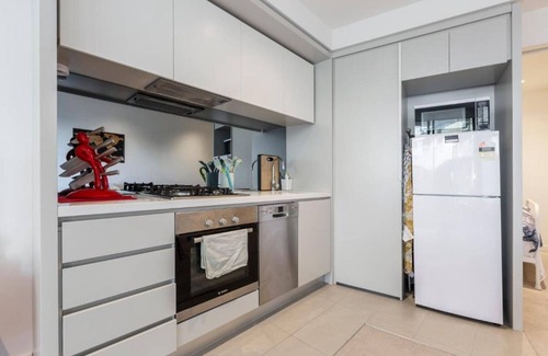 Kew Apartment | LUXURY RIVERSIDE RESORT⭐POOL⭐SPA⭐ TRAM⭐NBN⭐PARKING