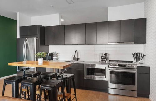 North Capitol Condo | Luxury Riverview Condo with Patio, Walk to Broadway