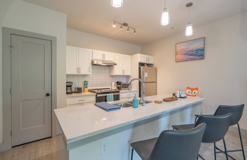 Downtown San Antonio Apartment | Luxury Riverwalk Apt: Pool, Views, Near Pearl & Alamo—Your Downtown Escape!