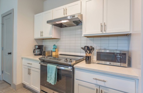 Downtown San Antonio Apartment | Luxury Riverwalk Apt: Pool, Views, Near Pearl & Alamo—Your Downtown Escape!