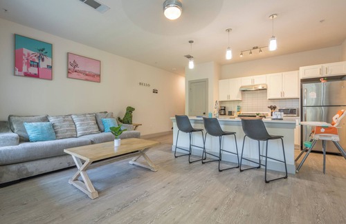 Downtown San Antonio Apartment | Luxury Riverwalk Apt: Pool, Views, Near Pearl & Alamo—Your Downtown Escape!