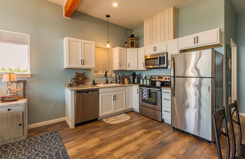 Nikolaevsk Apartment | Luxury Romantic Couple's Getaway Overlooking Kachemak Bay