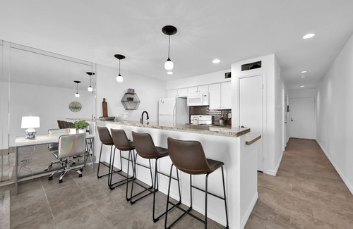 Walden on Lake Conroe Condo | Luxury Romantic Lakefront Condo walking distance to restaurants & boat access
