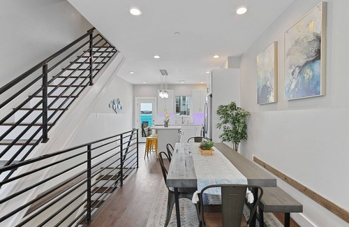 Point Breeze House | Luxury Roofdeck Retreat 4-bdrm Near Penn Chop