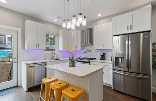 Point Breeze House | Luxury Roofdeck Retreat 4-bdrm Near Penn Chop