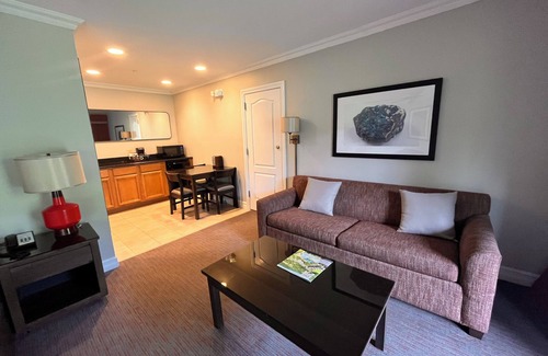 Vernon House | Luxury Room at Minerals Hotel and Spa @ Crystal Spring