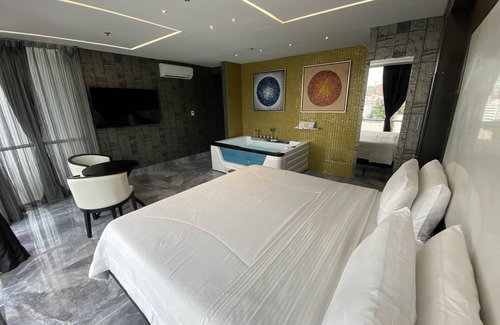 El Poblado Hotel | Luxury Room With Jacuzzi