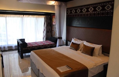 Maasai Mara Cabin | Luxury Room with Pool & Parking | Maasai Mara Safari Lodge Stay