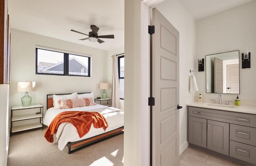 Littleton House | Luxury Rowhome w. Rooftop Mountain Views in Littleton