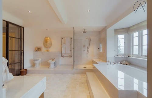 Wooburn Moor House | Luxury Rural Family Getaway with Tennis Court