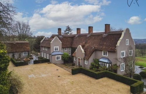 Wooburn Moor House | Luxury Rural Family Getaway with Tennis Court