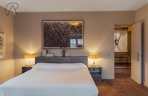 Wooburn Moor House | Luxury Rural Family Getaway with Tennis Court