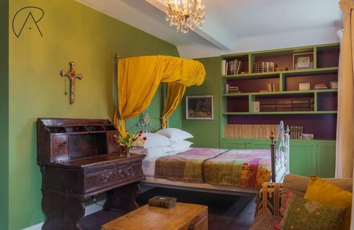 Wooburn Moor House | Luxury Rural Family Getaway with Tennis Court