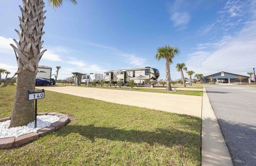 Foley RV Rental | Luxury RV Lot in Grand Riviera Resort in Foley, AL