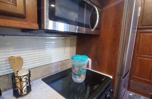 Geneva House | Luxury RV nested in a country setting, Only 9 minutes from Sanford airport!