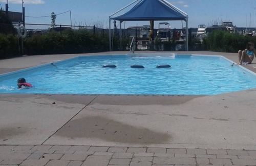 Keswick House | Luxury RV On Lake Simcoe in Keswick south