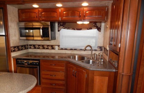 Oak Hill House | Luxury RV on waterfront site
