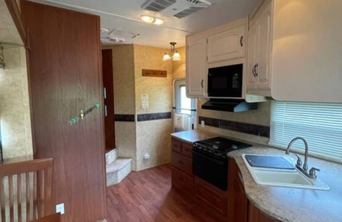 Peletier House | Luxury RV only 3 miles to the Beach, 20 miles to Lejeune and Cherry Point