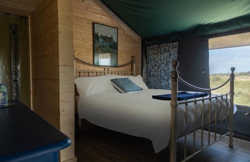 Inverin Cabin | Luxury safari tent, outdoor bath sleeps 6. Near to Aran Island ferries and beach